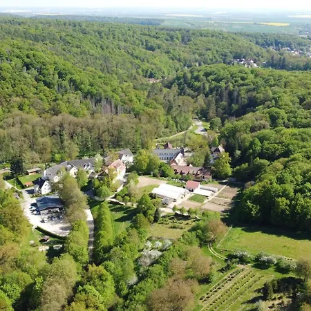 Idyllischer Ferienbungalow In Ruhiger Lage Mit Pool Und Grossen Garten *