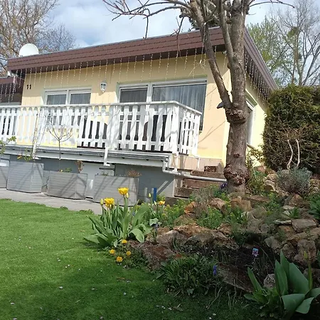 Idyllischer Ferienbungalow In Ruhiger Lage Mit Pool Und Grossen Garten Σπίτι διακοπών