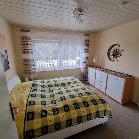 Idyllischer Ferienbungalow In Ruhiger Lage Mit Pool Und Grossen Garten