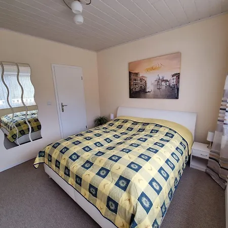 Idyllischer Ferienbungalow In Ruhiger Lage Mit Pool Und Grossen Garten * Rastenberg