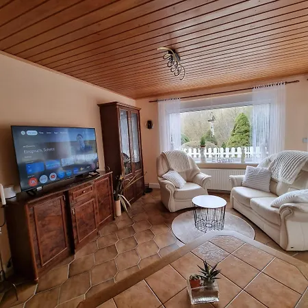 Idyllischer Ferienbungalow In Ruhiger Lage Mit Pool Und Grossen Garten Rastenberg