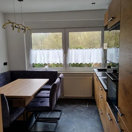 Idyllischer Ferienbungalow In Ruhiger Lage Mit Pool Und Grossen Garten