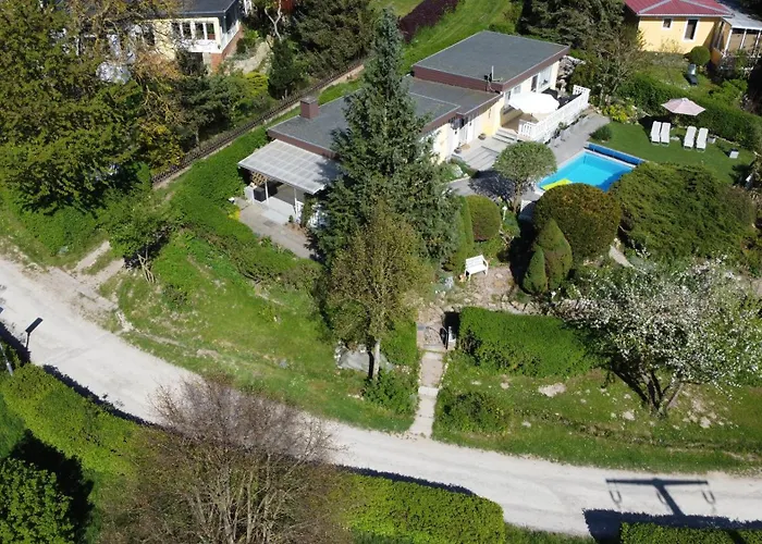 Feriehus Idyllischer Ferienbungalow In Ruhiger Lage Mit Pool Und Grossen Garten *