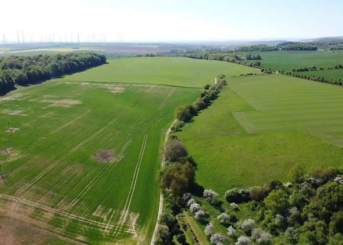 Feriehus Idyllischer Ferienbungalow In Ruhiger Lage Mit Pool Und Grossen Garten Rastenberg