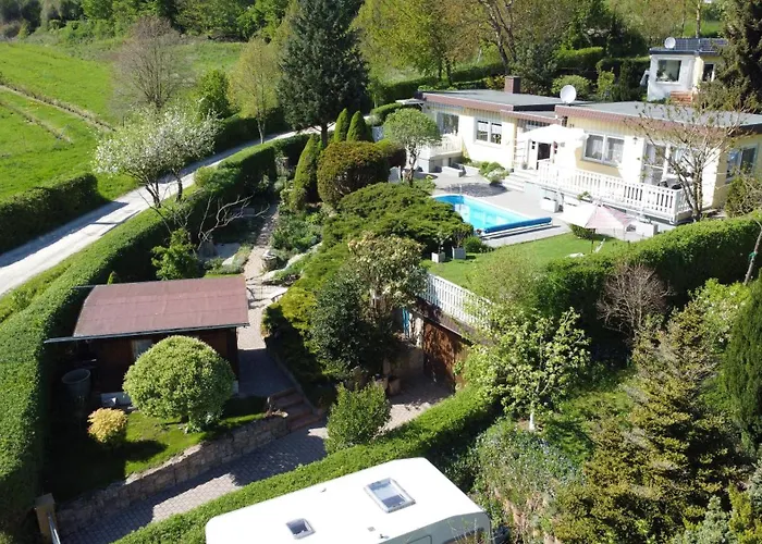 Idyllischer Ferienbungalow In Ruhiger Lage Mit Pool Und Grossen Garten Rastenberg