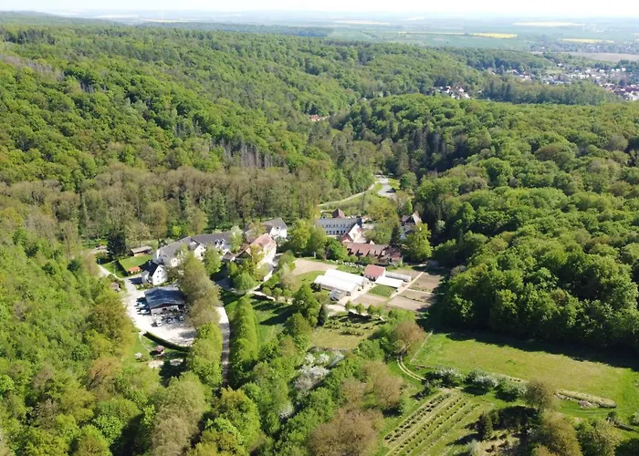 Idyllischer Ferienbungalow In Ruhiger Lage Mit Pool Und Grossen Garten *