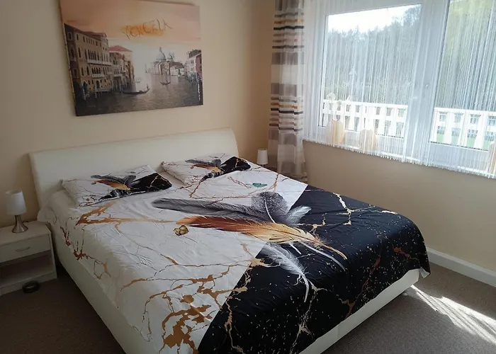 Idyllischer Ferienbungalow In Ruhiger Lage Mit Pool Und Grossen Garten Rastenberg