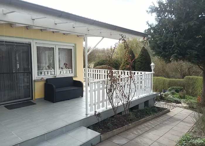 Idyllischer Ferienbungalow In Ruhiger Lage Mit Pool Und Grossen Garten Feriehus *