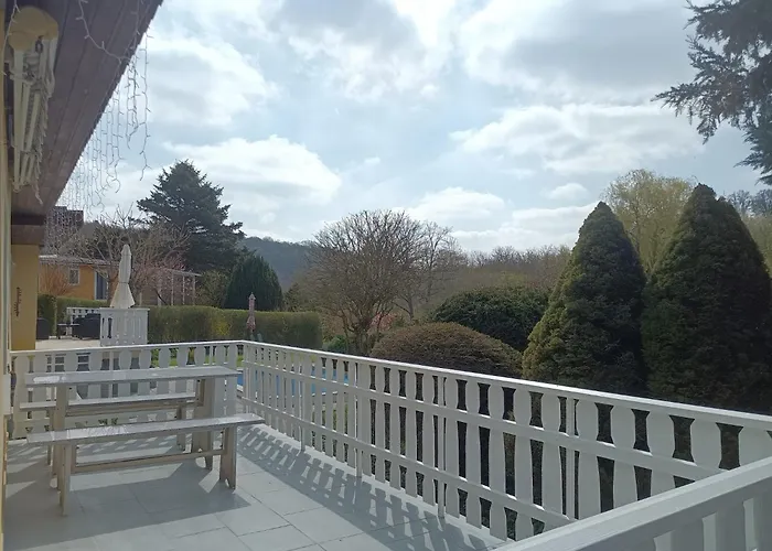 Idyllischer Ferienbungalow In Ruhiger Lage Mit Pool Und Grossen Garten Feriehus Rastenberg