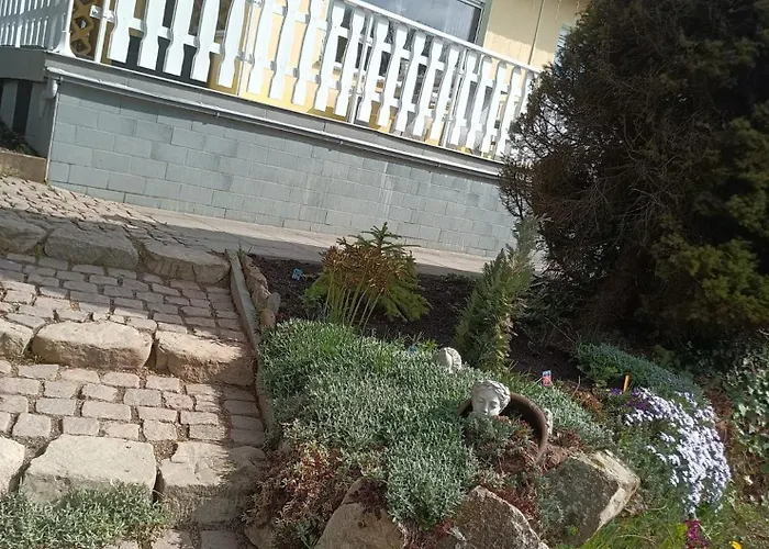 Feriehus Idyllischer Ferienbungalow In Ruhiger Lage Mit Pool Und Grossen Garten *