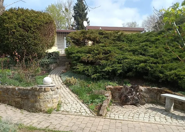 Idyllischer Ferienbungalow In Ruhiger Lage Mit Pool Und Grossen Garten *
