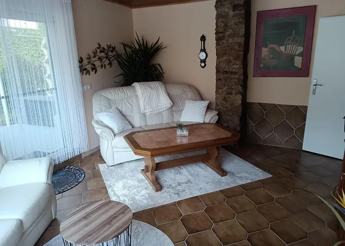 Feriehus Idyllischer Ferienbungalow In Ruhiger Lage Mit Pool Und Grossen Garten