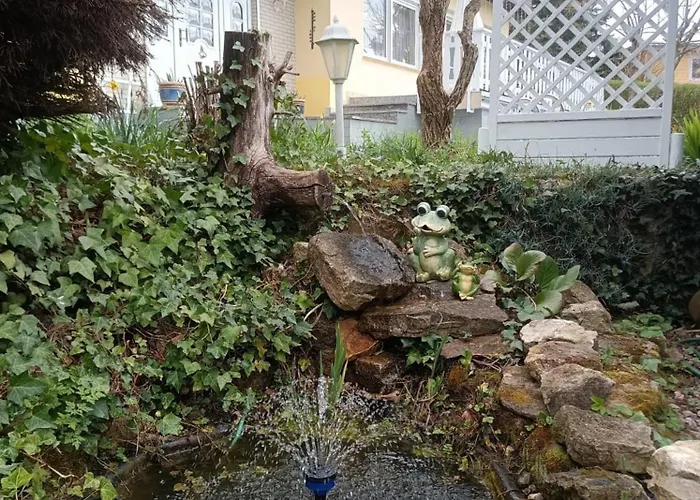 Idyllischer Ferienbungalow In Ruhiger Lage Mit Pool Und Grossen Garten Feriehus *