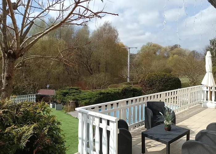 Feriehus Idyllischer Ferienbungalow In Ruhiger Lage Mit Pool Und Grossen Garten *