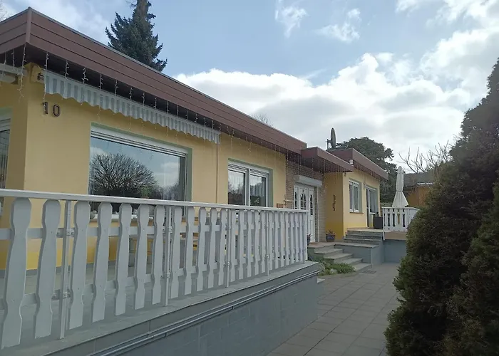 Feriehus Idyllischer Ferienbungalow In Ruhiger Lage Mit Pool Und Grossen Garten Rastenberg