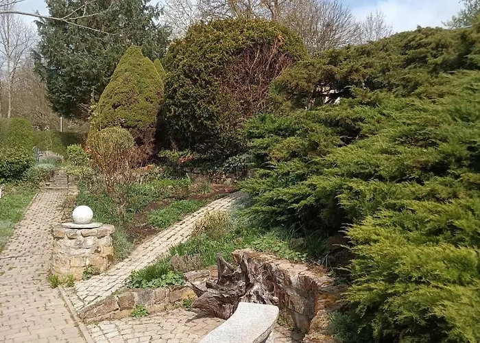 Idyllischer Ferienbungalow In Ruhiger Lage Mit Pool Und Grossen Garten * Rastenberg