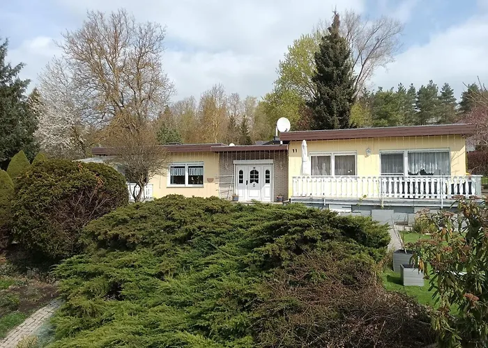 Feriehus Idyllischer Ferienbungalow In Ruhiger Lage Mit Pool Und Grossen Garten