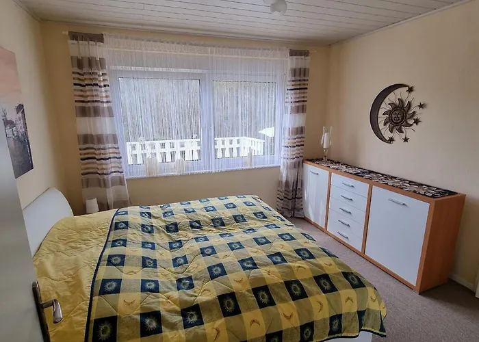 Idyllischer Ferienbungalow In Ruhiger Lage Mit Pool Und Grossen Garten