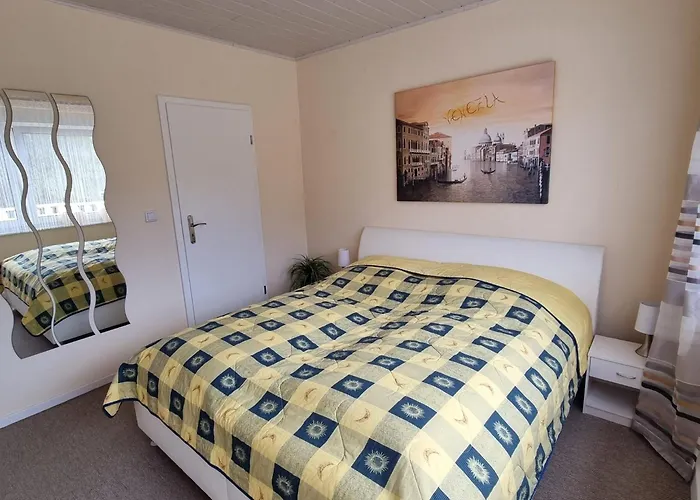 Idyllischer Ferienbungalow In Ruhiger Lage Mit Pool Und Grossen Garten * Rastenberg